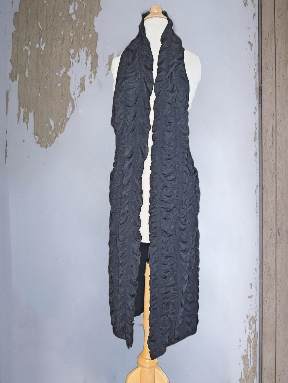 Krystal Alyce THE ANCHOR Cape | Textured Black Frequency-Wear